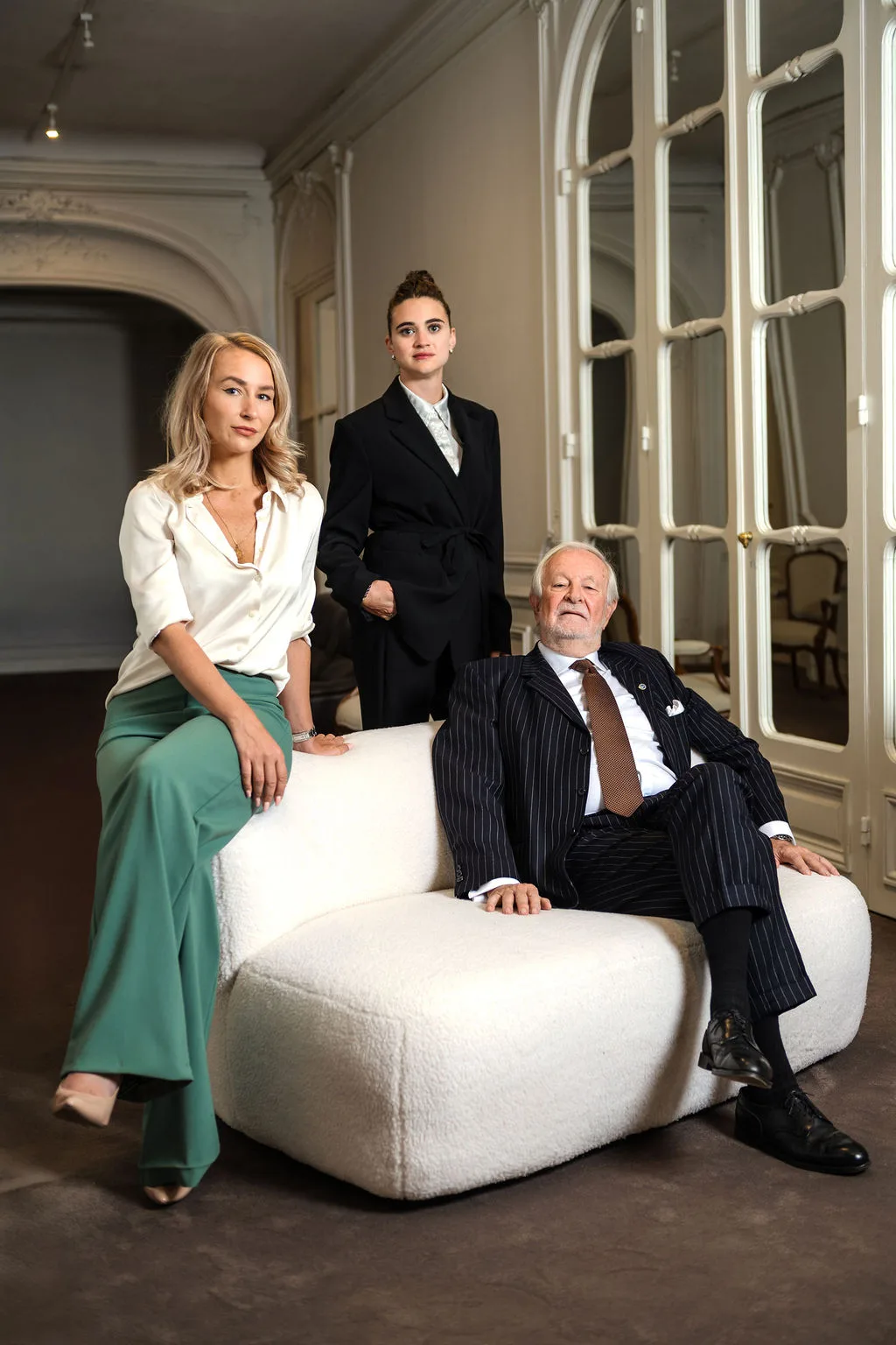 Portrait d'un avocat dans son cabinet à Paris par Jonathan Moyal