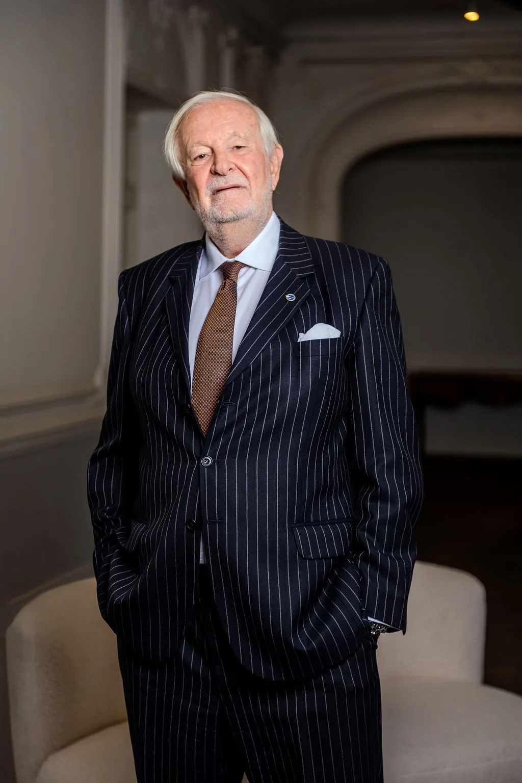 Portrait d'un avocat associé en costume à Paris, photographe pour avocats Jonathan Moyal