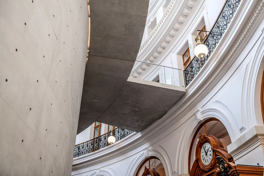 Photographie d'architecture : détail des matériaux de la Bourse du Commerce, Paris