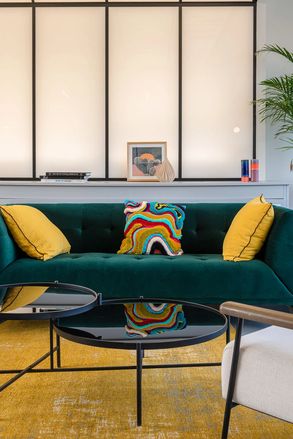 Salle de réunion des bureaux de Newen à Paris, aménagement Yemanja, lumière naturelle