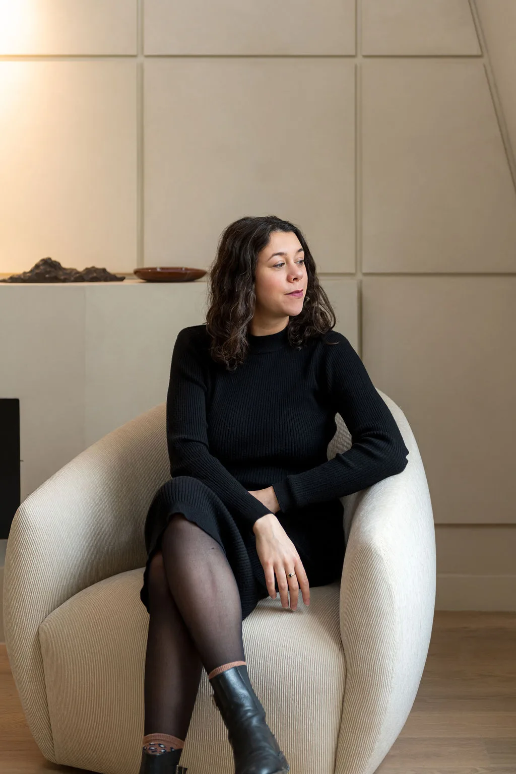 Portrait LinkedIn en environnement de bureau — The Hoffman Agency, Paris