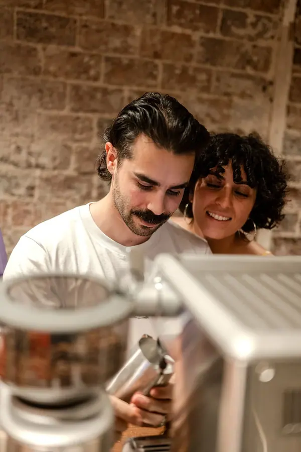 Terrah — reportage au salon de café — photo 6 sur 10, par Jonathan Moyal