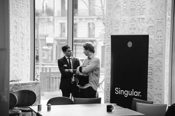 Singular — Table ronde — photo 3 sur 8, par Jonathan Moyal