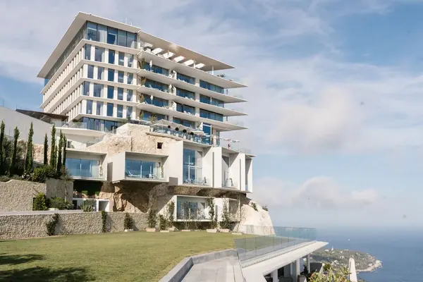 Photographie d'intérieur : espace de réception de l'hôtel The Maybourne Riviera