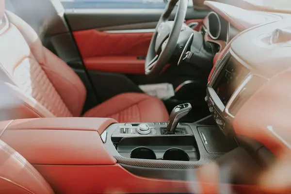 Maserati — Détails — photo 4 sur 4, par Jonathan Moyal
