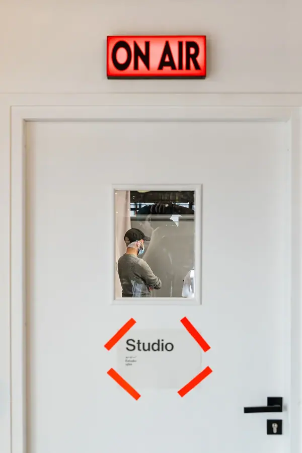 Brut — bureaux parisiens — photo 4 sur 9, par Jonathan Moyal
