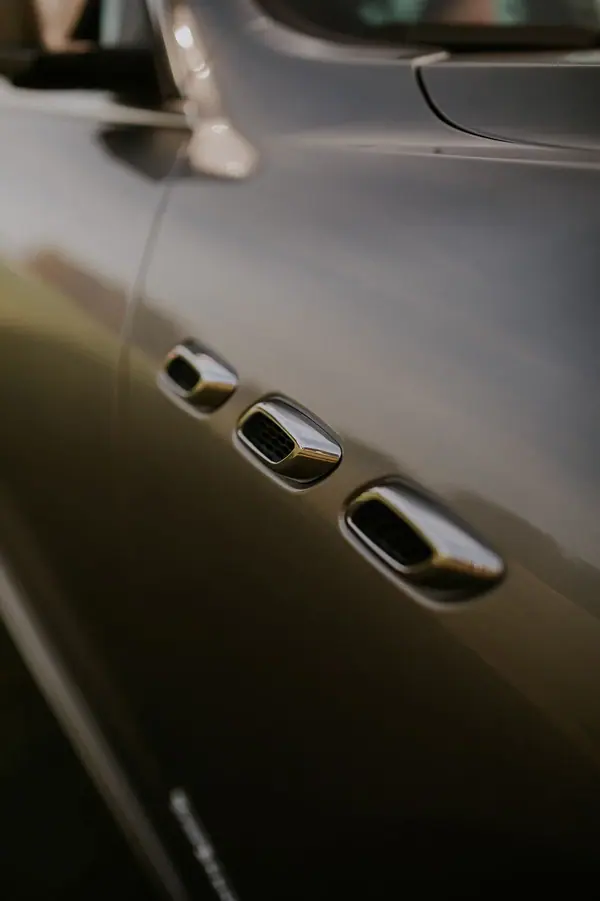 Maserati — Détails — photo 3 sur 4, par Jonathan Moyal