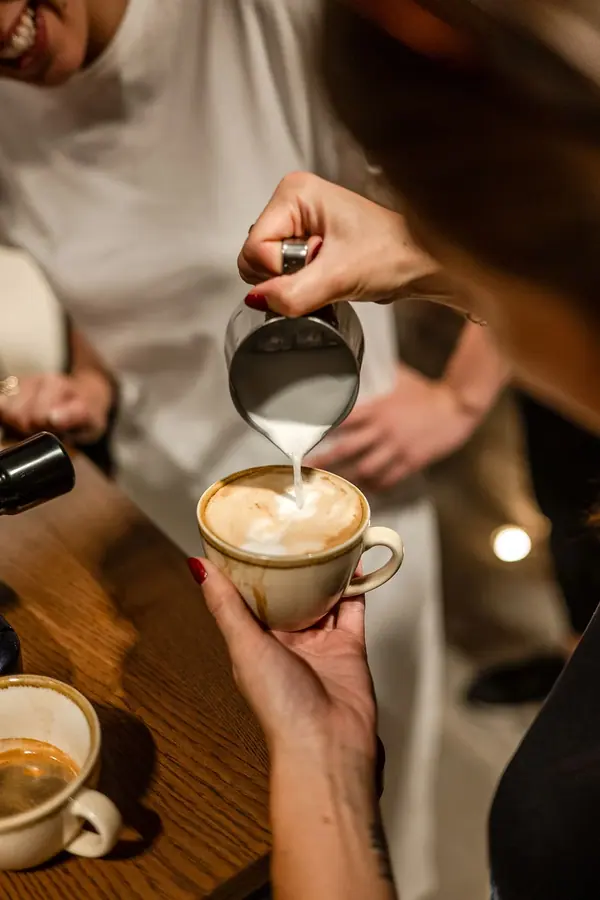 Terrah — reportage au salon de café — photo 5 sur 10, par Jonathan Moyal