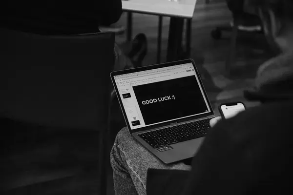 Singular — Table ronde — photo 5 sur 8, par Jonathan Moyal