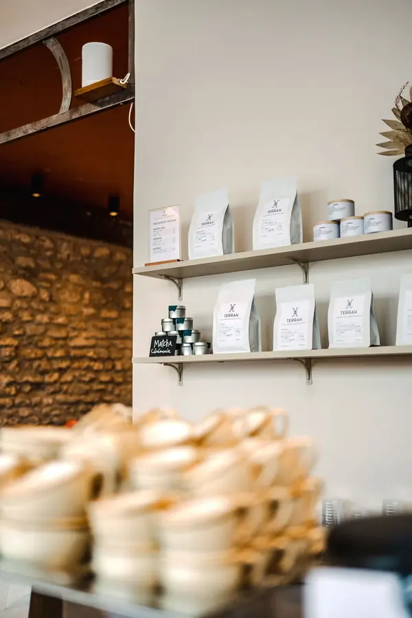 Terrah — reportage au salon de café — photo 4 sur 10, par Jonathan Moyal